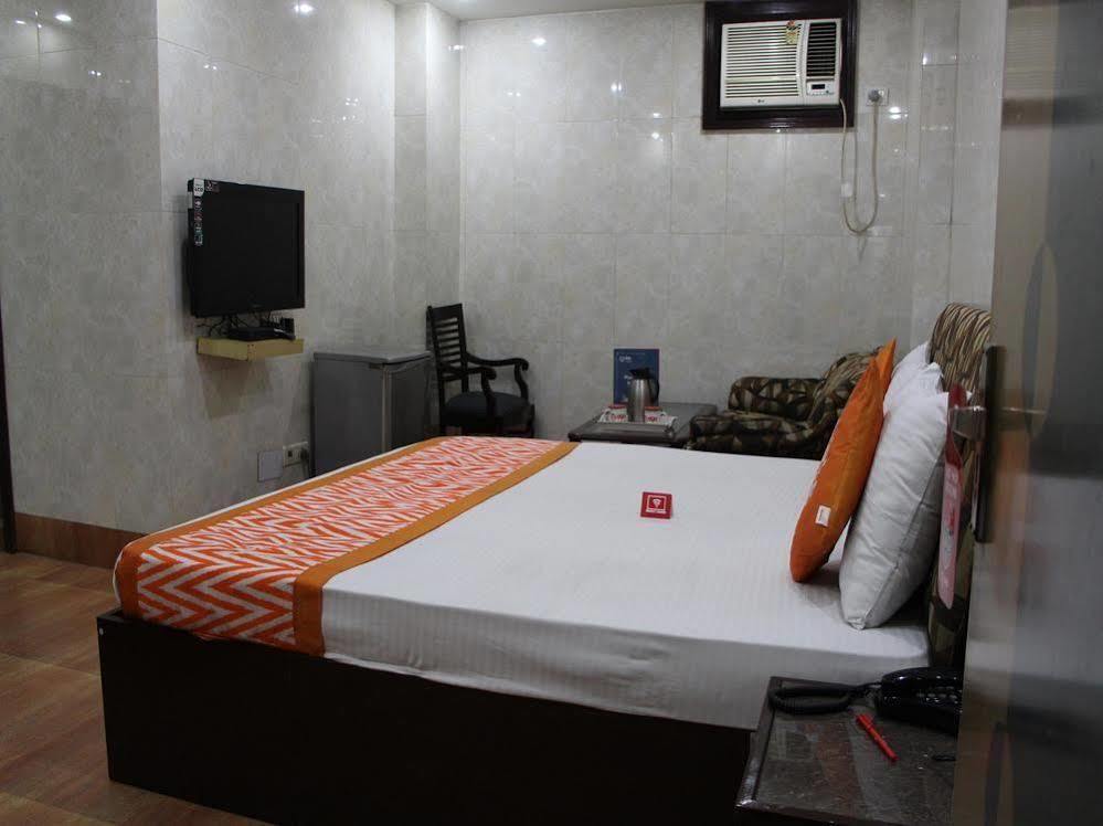 Oyo 2705 Hotel Preet Palace New Delhi Buitenkant foto