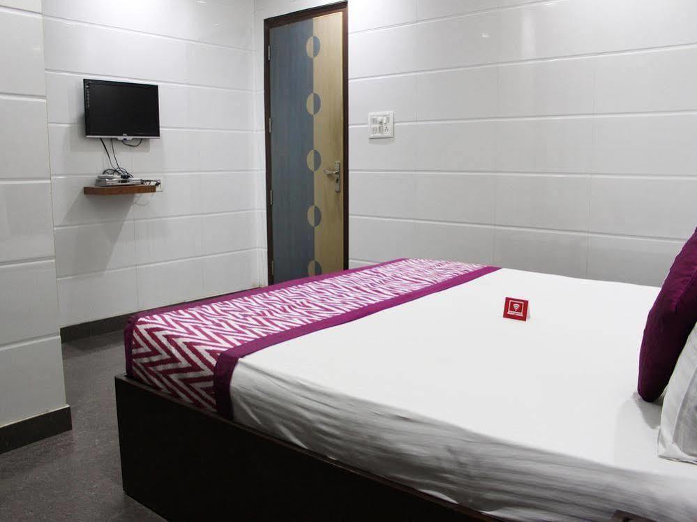 Oyo 2705 Hotel Preet Palace New Delhi Buitenkant foto