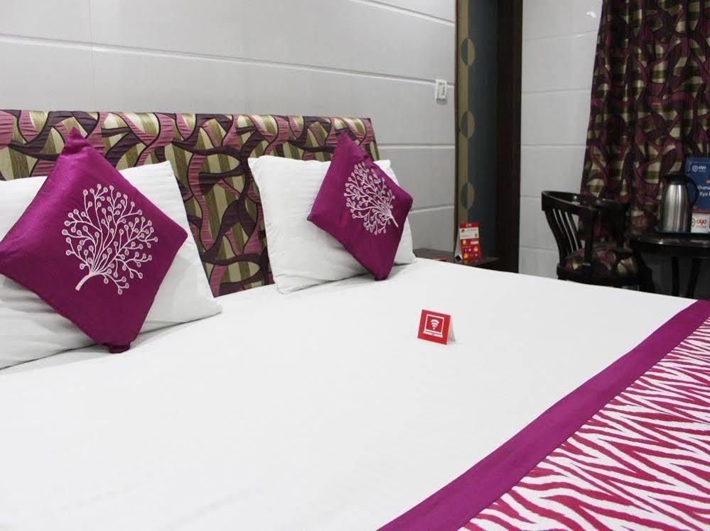 Oyo 2705 Hotel Preet Palace New Delhi Buitenkant foto
