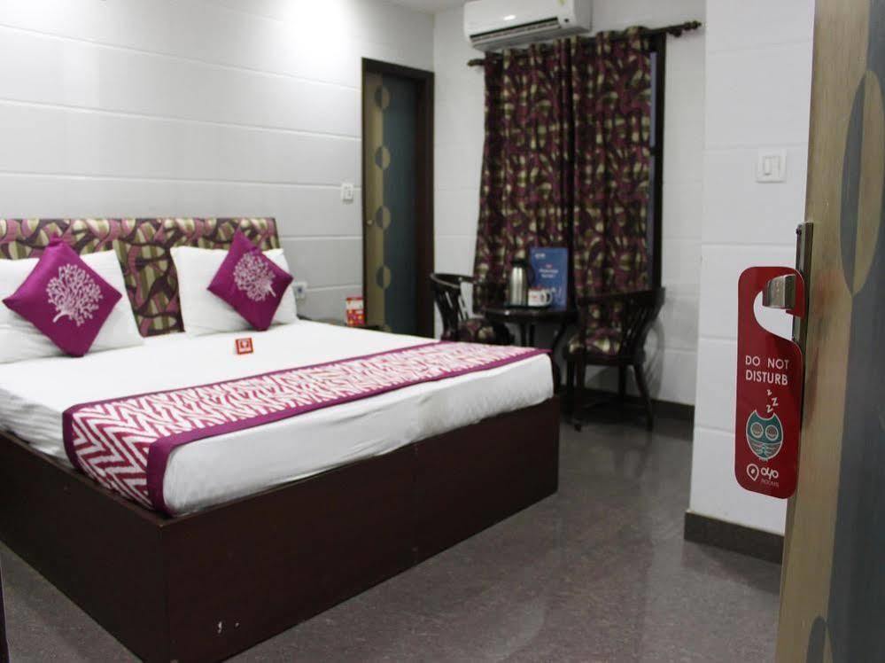Oyo 2705 Hotel Preet Palace New Delhi Buitenkant foto