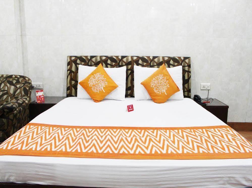 Oyo 2705 Hotel Preet Palace New Delhi Buitenkant foto