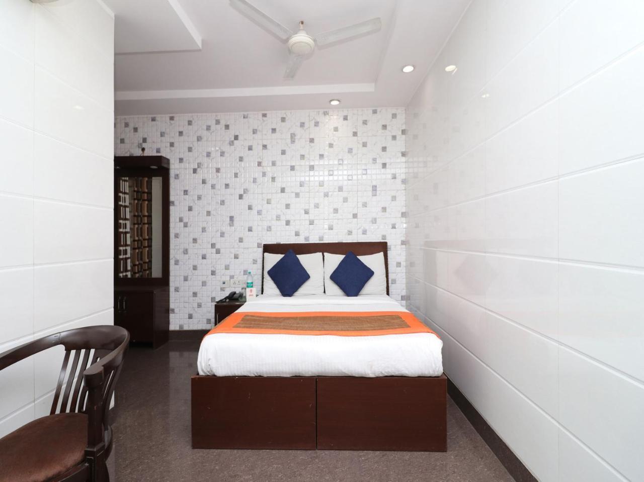 Oyo 2705 Hotel Preet Palace New Delhi Buitenkant foto