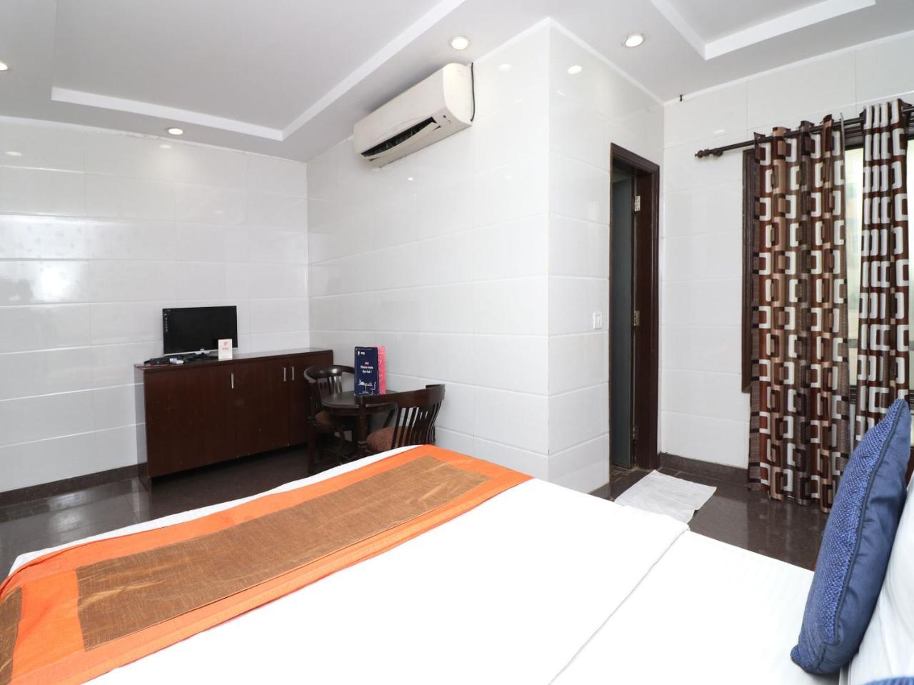 Oyo 2705 Hotel Preet Palace New Delhi Buitenkant foto