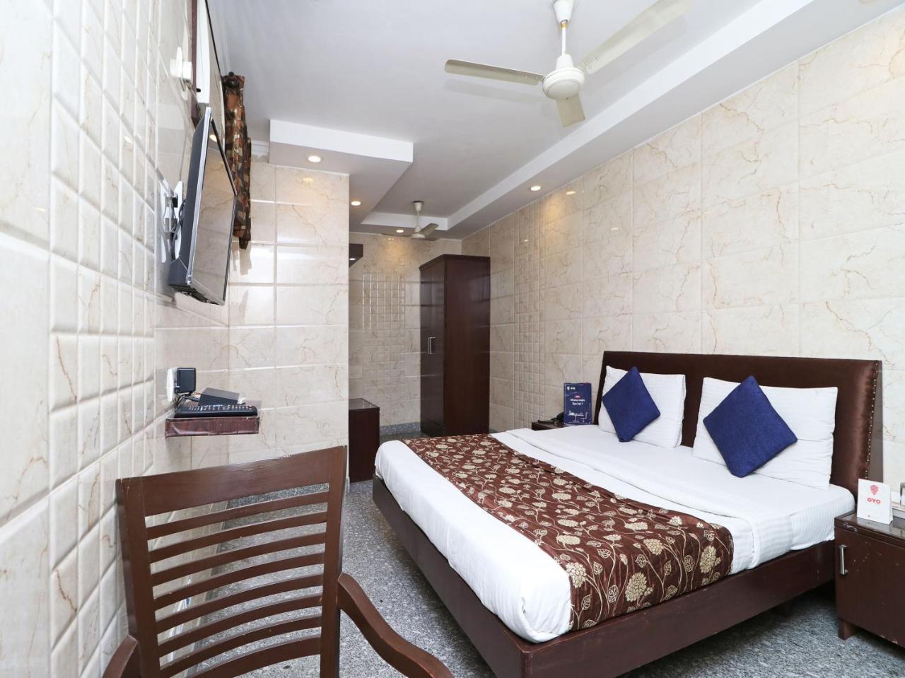 Oyo 2705 Hotel Preet Palace New Delhi Buitenkant foto