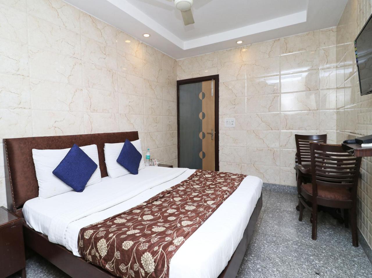 Oyo 2705 Hotel Preet Palace New Delhi Buitenkant foto