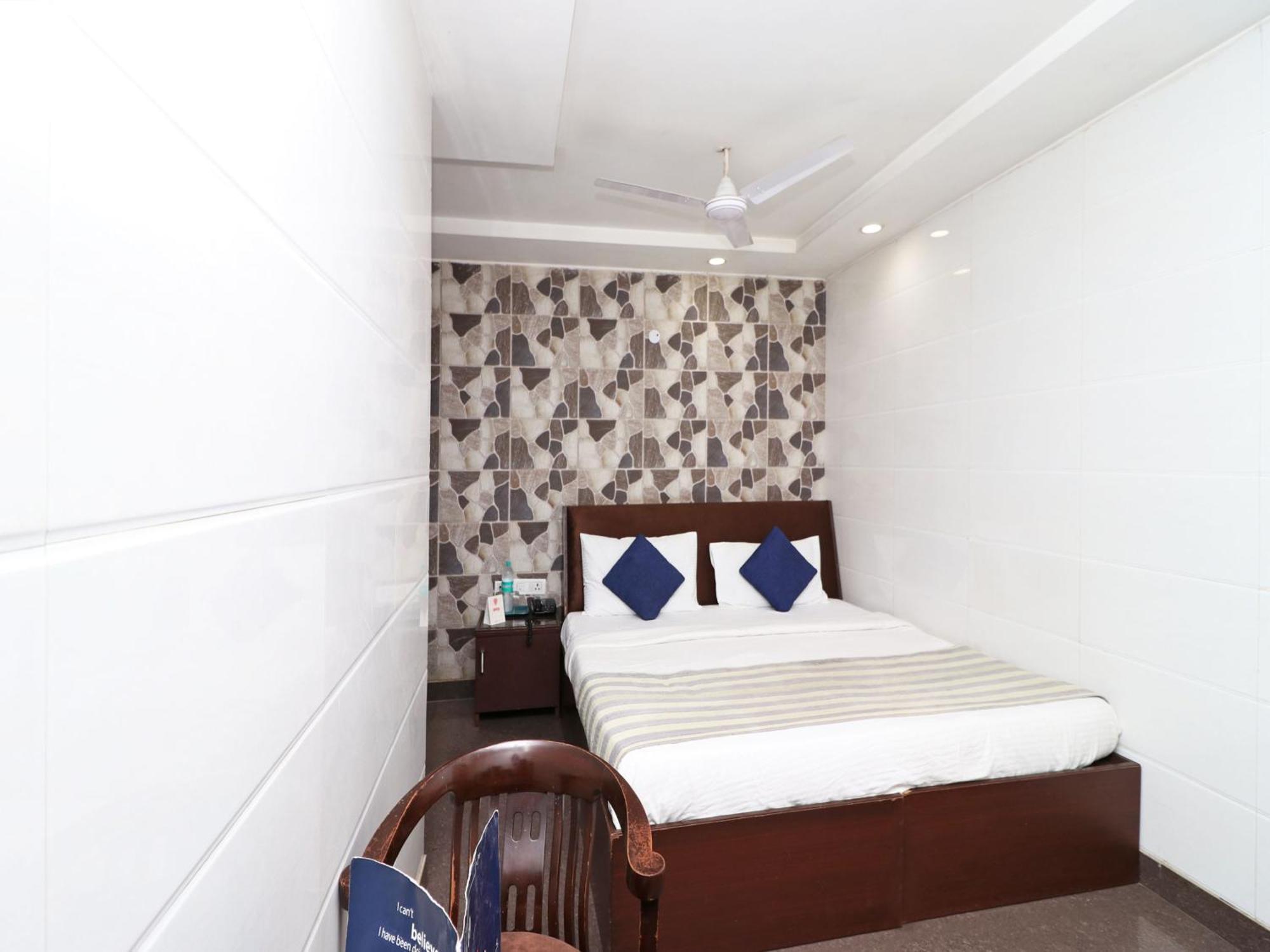 Oyo 2705 Hotel Preet Palace New Delhi Buitenkant foto