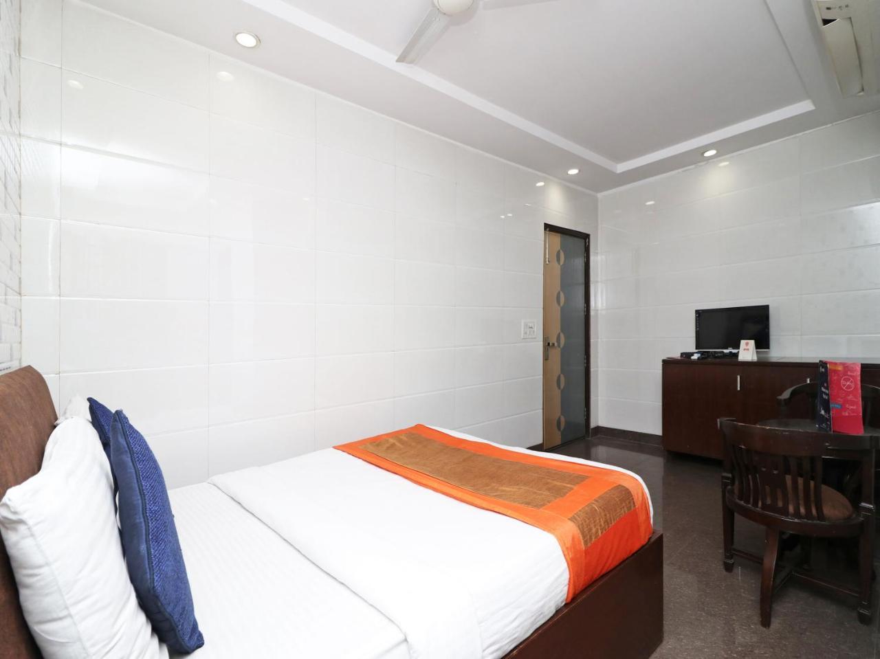 Oyo 2705 Hotel Preet Palace New Delhi Buitenkant foto