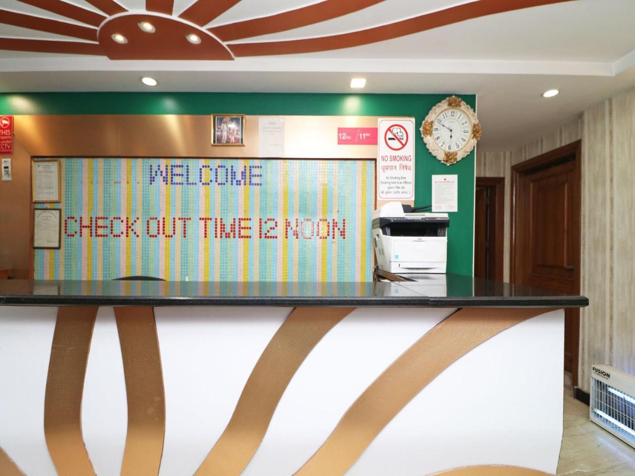 Oyo 2705 Hotel Preet Palace New Delhi Buitenkant foto